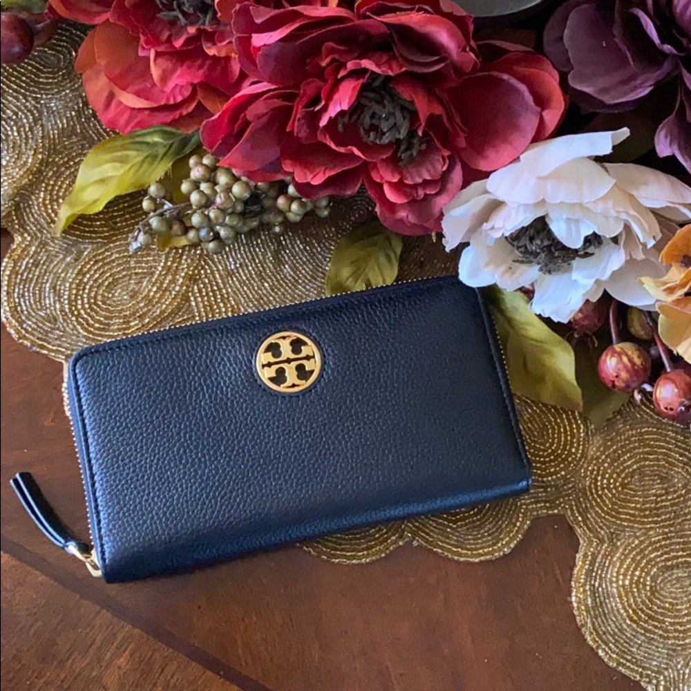 Brand new🔥Tory Burch Carson leather zip wallet 🌹 - Picture 2 of 5
